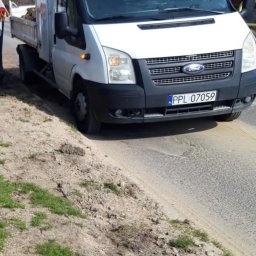 Transport czarnej ziemi, kamienia 