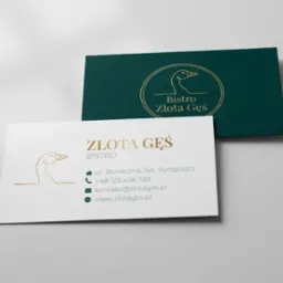 Eleganckie wizytówki bistro 'Złota Gęś' w odcieniach zieleni i złota. Minimalistyczny design z motywem gęsi. Widoczne dane kontaktowe i logo firmy.