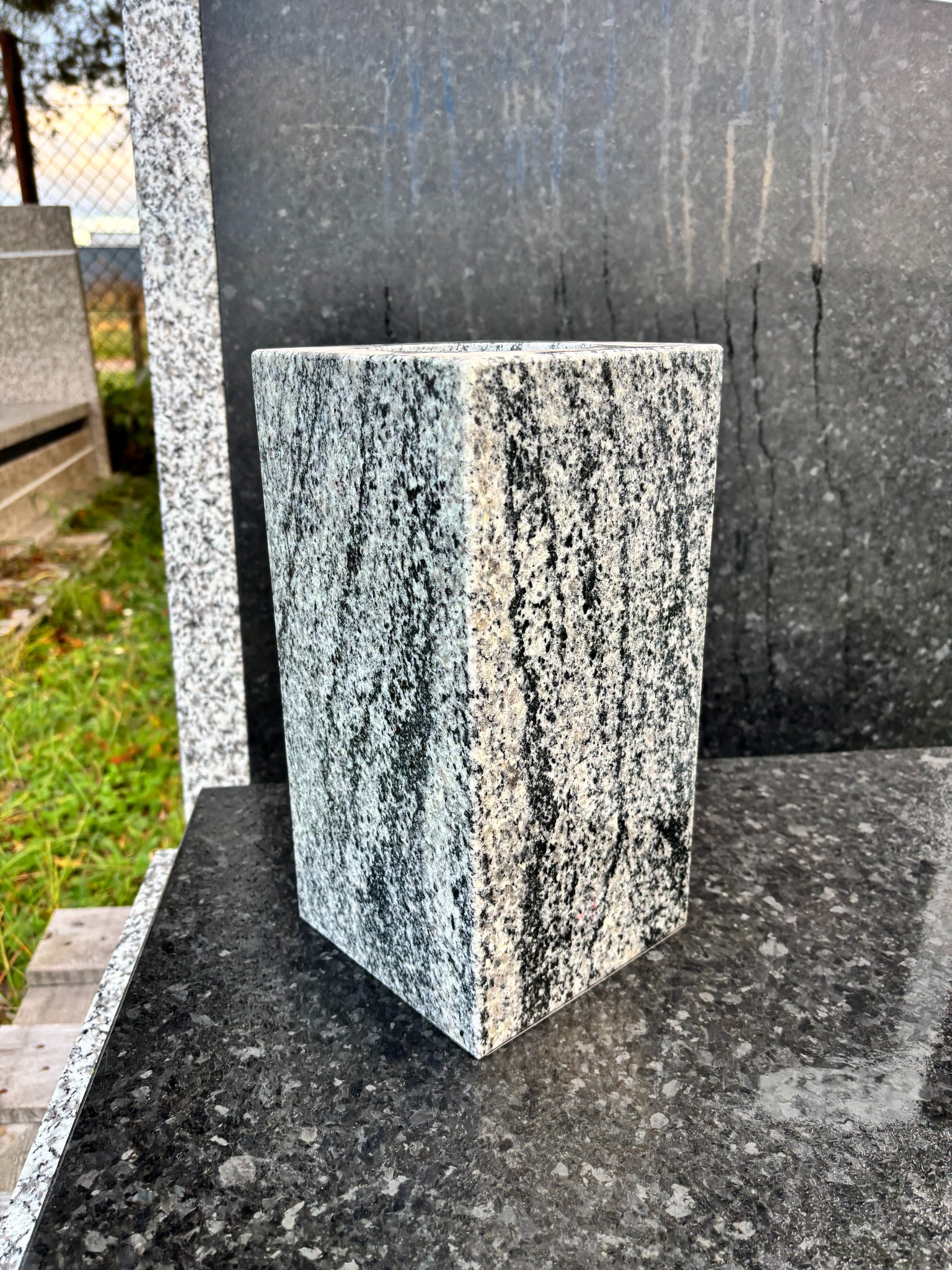 Wazon granitowy