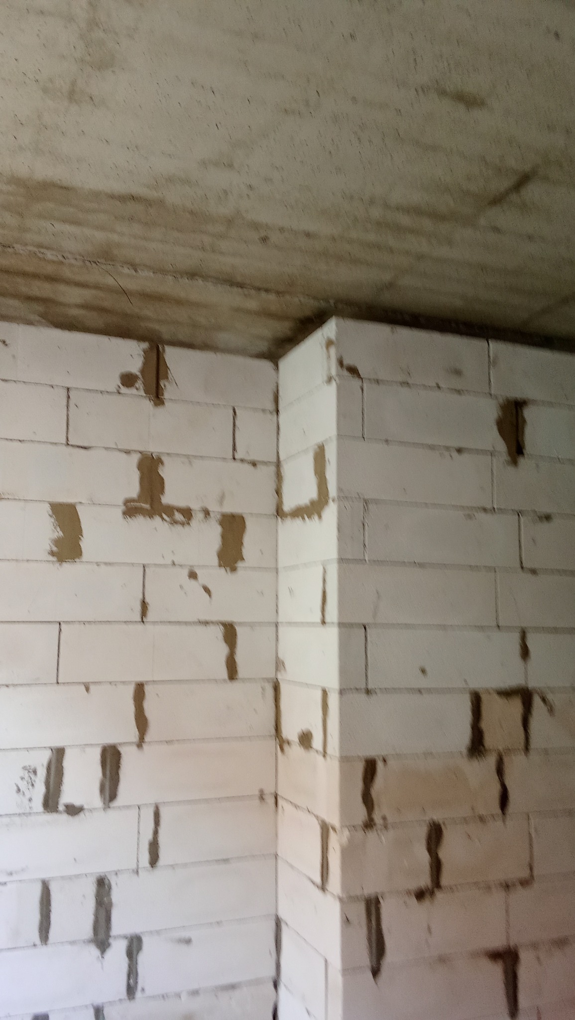 Prace remontowo budowlane oraz odśnieżanie chodników i dachów płaskich oraz koszenie trawy