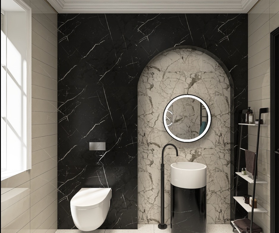 Nowoczesna łazienka z czarną marmurową ścianą, okrągłym lustrem z podświetleniem LED i minimalistyczną umywalką na tle beżowych płytek.