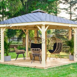 Drewniana altana ogrodowa