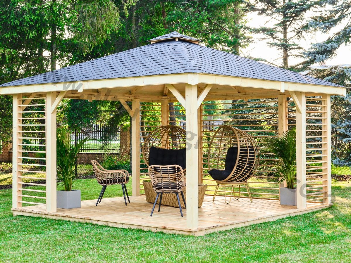 Drewniana altana ogrodowa