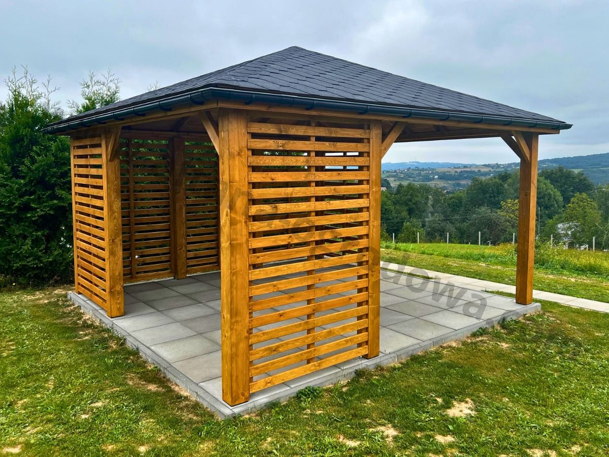 Altanka ogrodowa z drewna