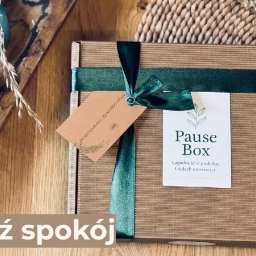 Zapakowany box prezentowy