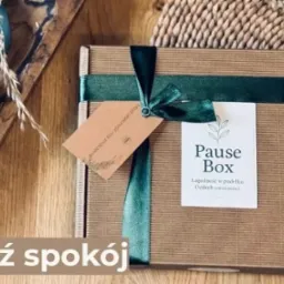 Zapakowany box prezentowy