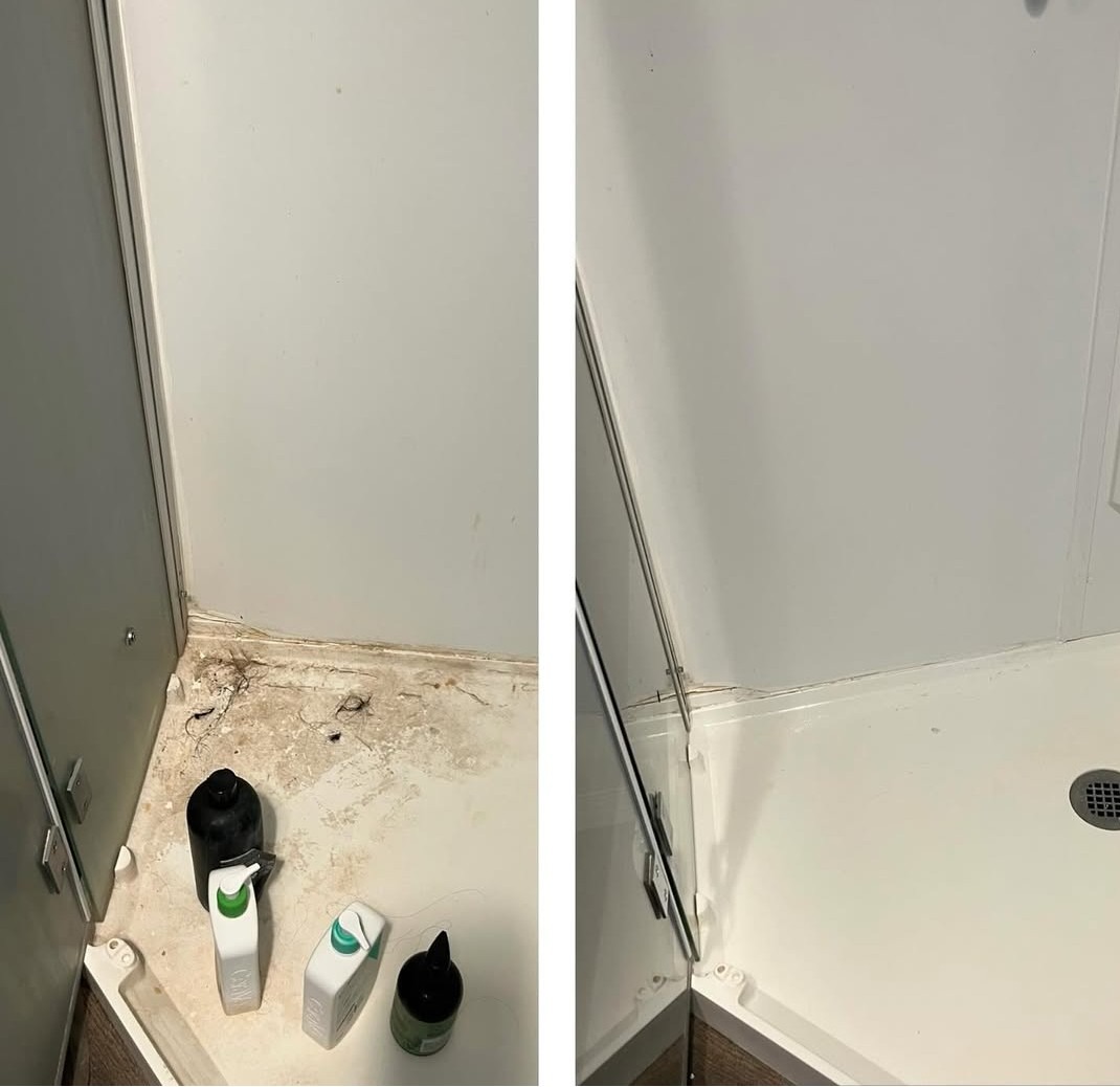 Zdjęcie 'przed i po' przedstawiające narożnik kabiny prysznicowej: po lewej zabrudzony, po prawej czysty, z widocznymi butelkami detergentów.