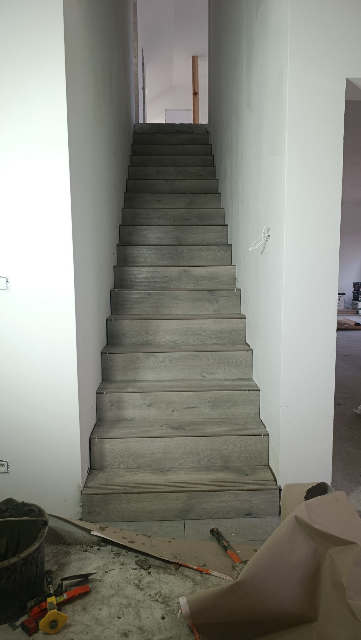 Obłożenie schodów płytkami? Już działamy