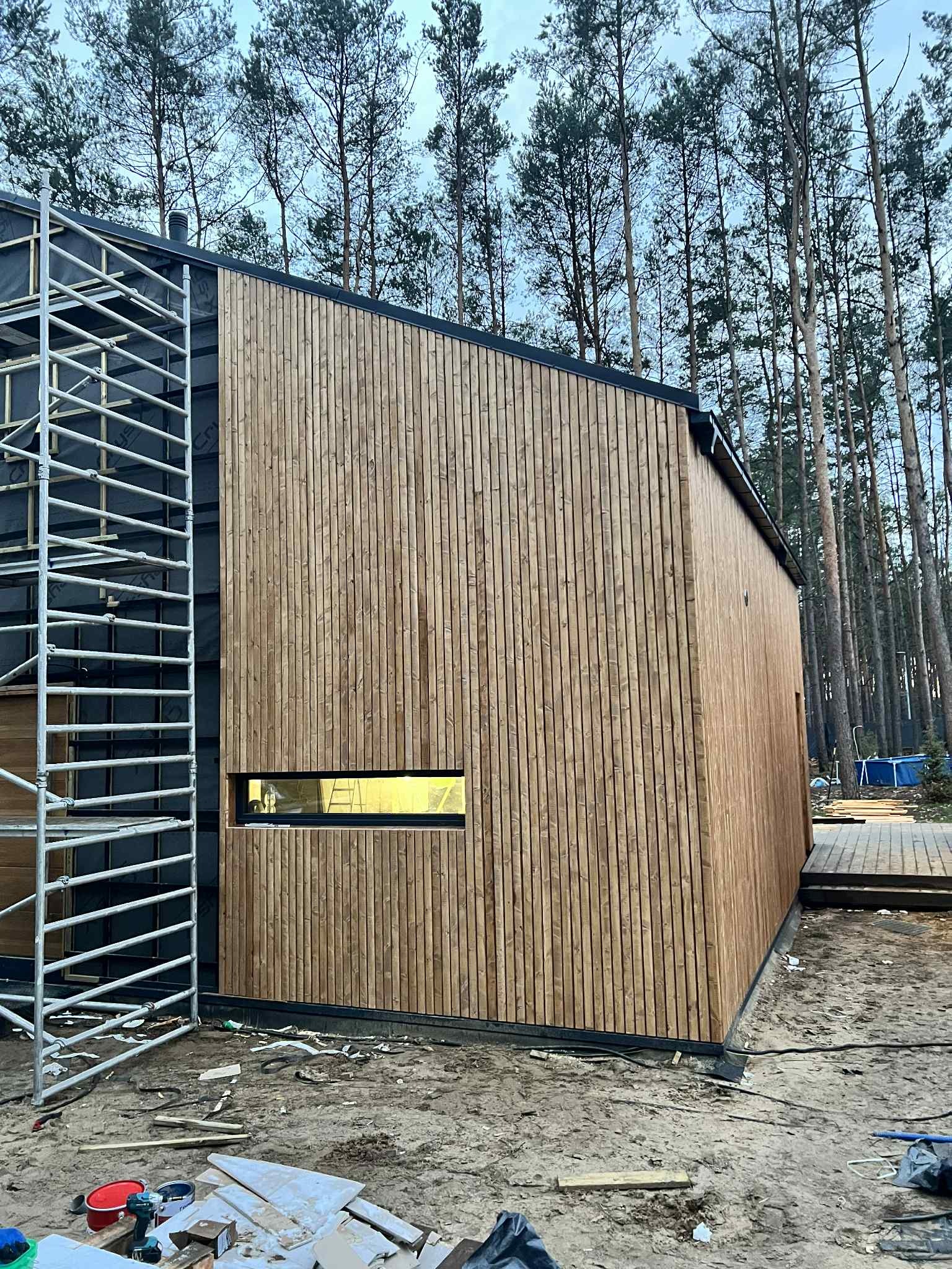 Drewniana elewacja, deska w kształcie rombu, szerokosć 7cm