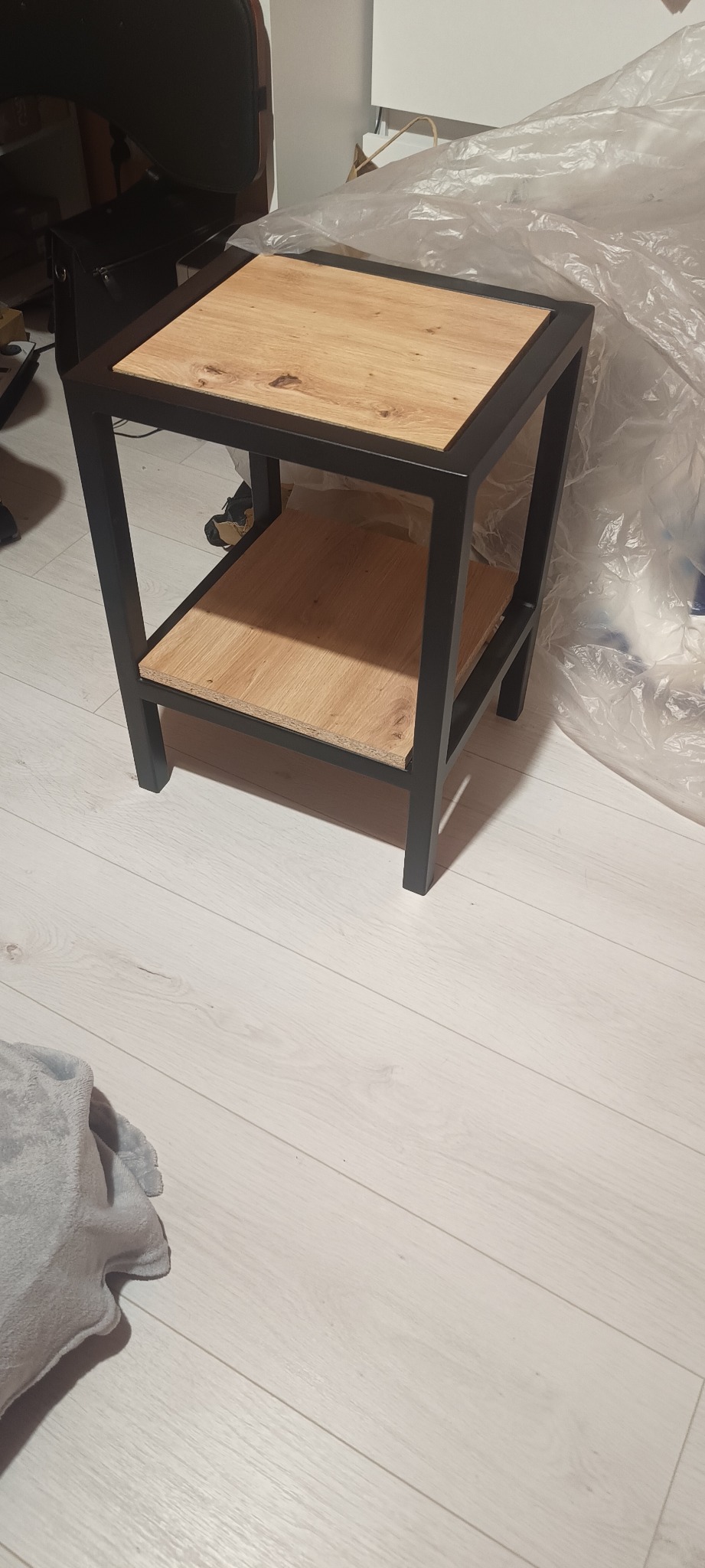 Szafka nocna , przykład nie skończona jeszcze