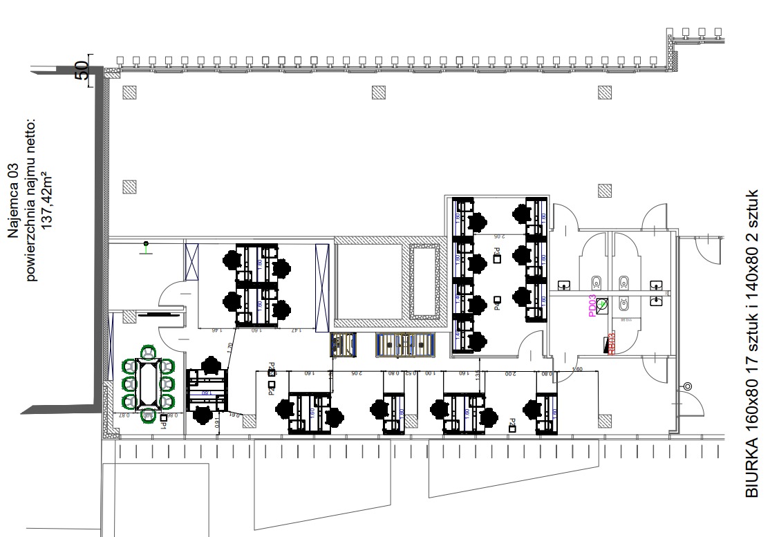 Plan biura z rozmieszczeniem biurek (160x80 i 140x80), sali konferencyjnej i toalet. Widok z góry, rzut architektoniczny z wymiarami. Powierzchnia najmu 137,42m2.
