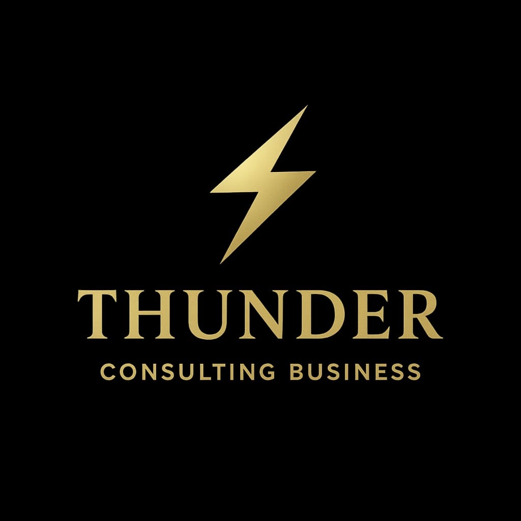 Złoty logotyp 'Thunder Consulting Business' na czarnym tle. Symbol błyskawicy nad nazwą firmy. Elegancki font.