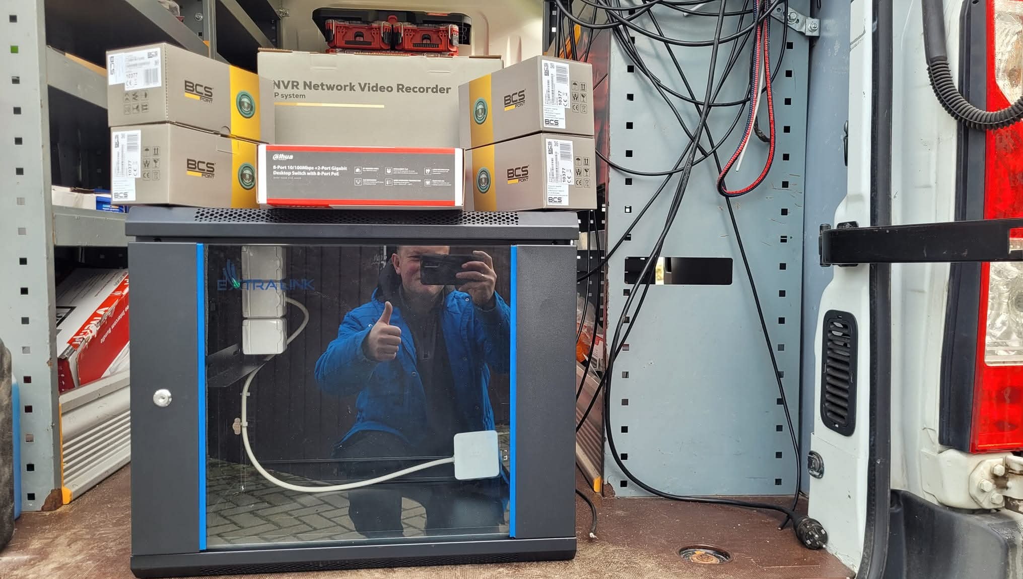 Jedno zdj z montażu