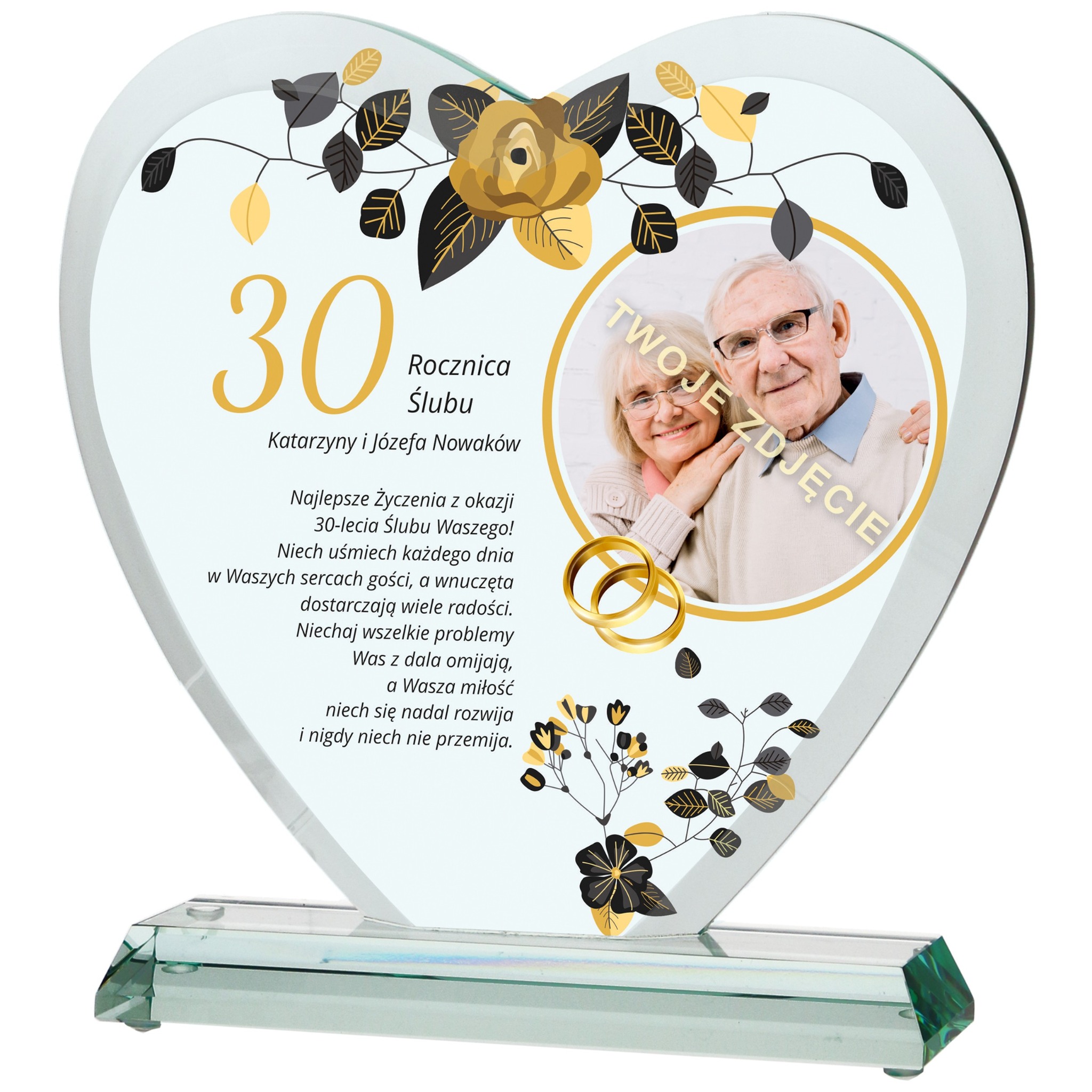 Szklana statuetka w kształcie serca z nadrukiem zdjęcia pary i tekstu z okazji 30. rocznicy ślubu, z motywem kwiatowym i obrączkami. Pamiątka rocznicowa.