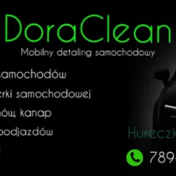 Grafika z logo DoraClean, oferująca mobilny detailing samochodowy, sprzątanie aut, pranie tapicerki, dywanów, mycie kostki i elewacji. Kontakt: Hureczko 31, tel. 789-223-409.