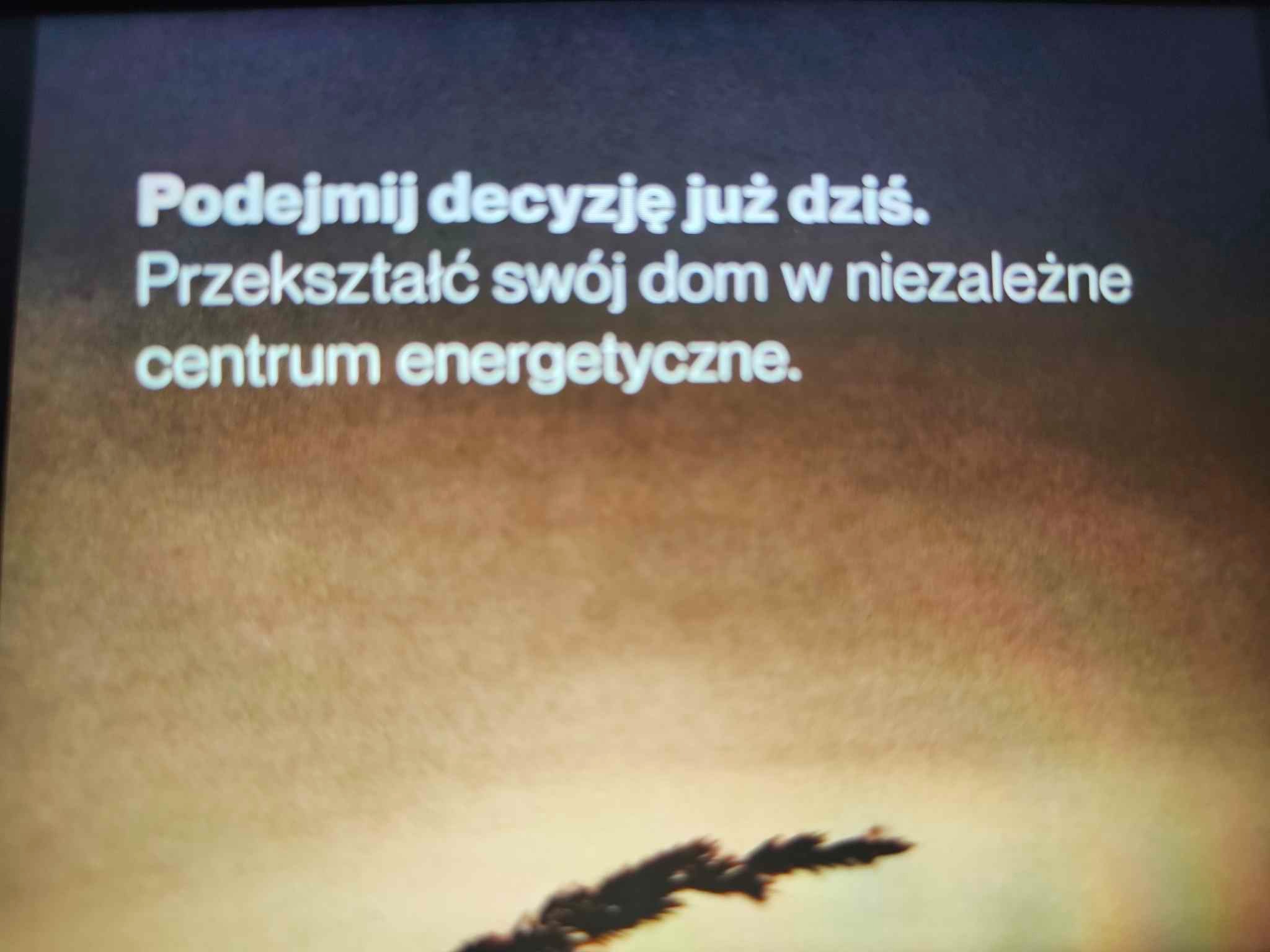 Tekst na tle zachodzącego słońca: 'Podejmij decyzję już dziś. Przekształć swój dom w niezależne centrum energetyczne.'