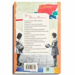 Okładka książki 'Dzieci' Mileny Marković z ilustracją dwóch dziewczynek z piłkami, utrzymana w stonowanej kolorystyce z elementami czerwieni i błękitu.