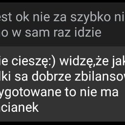 V Personal - Zrzut ekranu konwersacji tekstowej z pozytywną opinią klienta o zbilansowanych posiłkach, co sugeruje skuteczność planu żywieniowego.