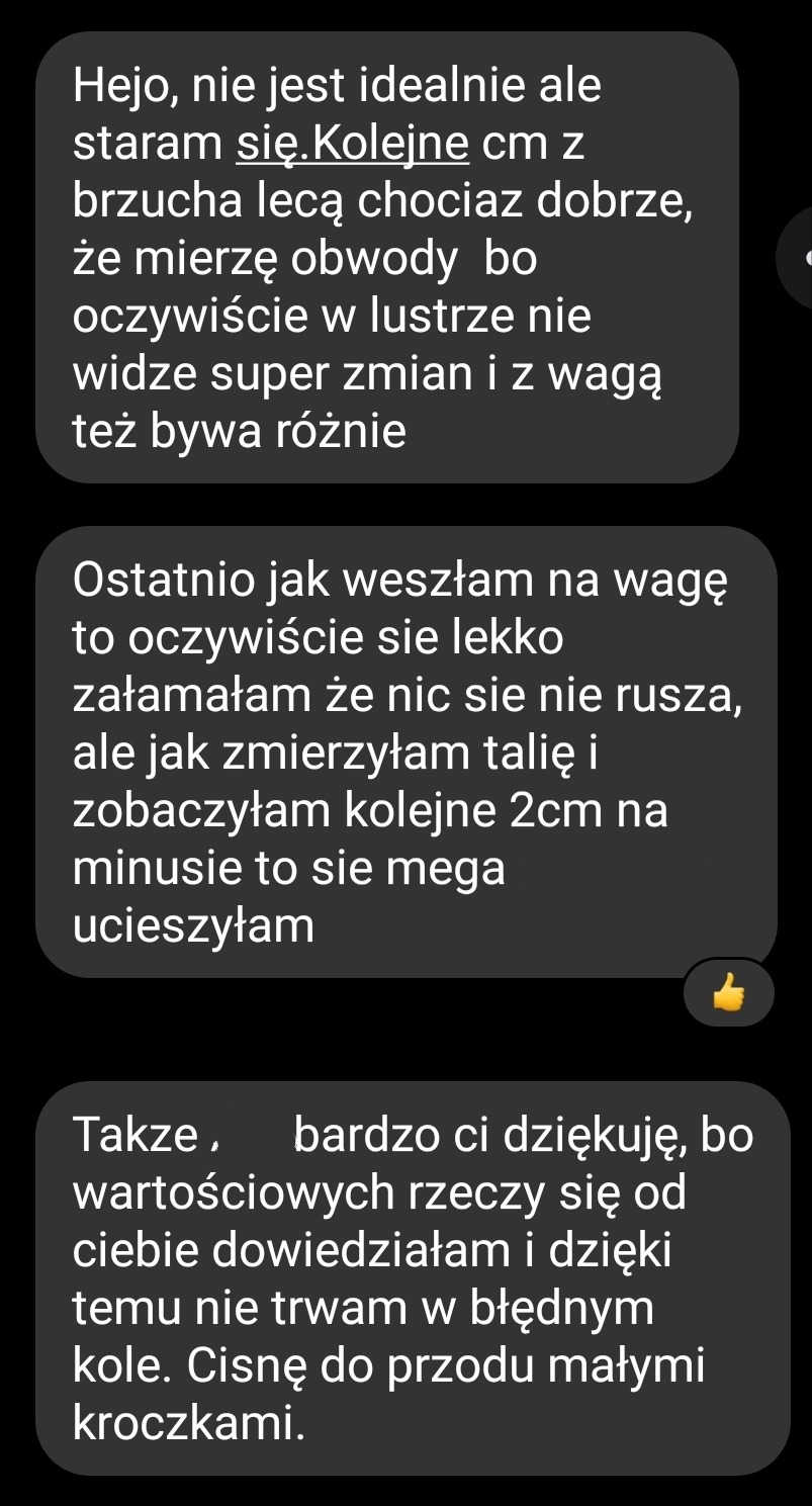 Zrzut ekranu wiadomości z podziękowaniem za efekty diety: kolejne centymetry w dół, pomiar obwodów daje lepsze rezultaty niż waga. Pozytywny feedback.