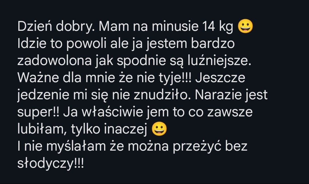Tekst od zadowolonej klientki dietetyka: 'Mam na minusie 14 kg. Jestem bardzo zadowolona, jak spodnie są luźniejsze. Ważne, że nie tyję! Jem to, co lubię, tylko inaczej.'