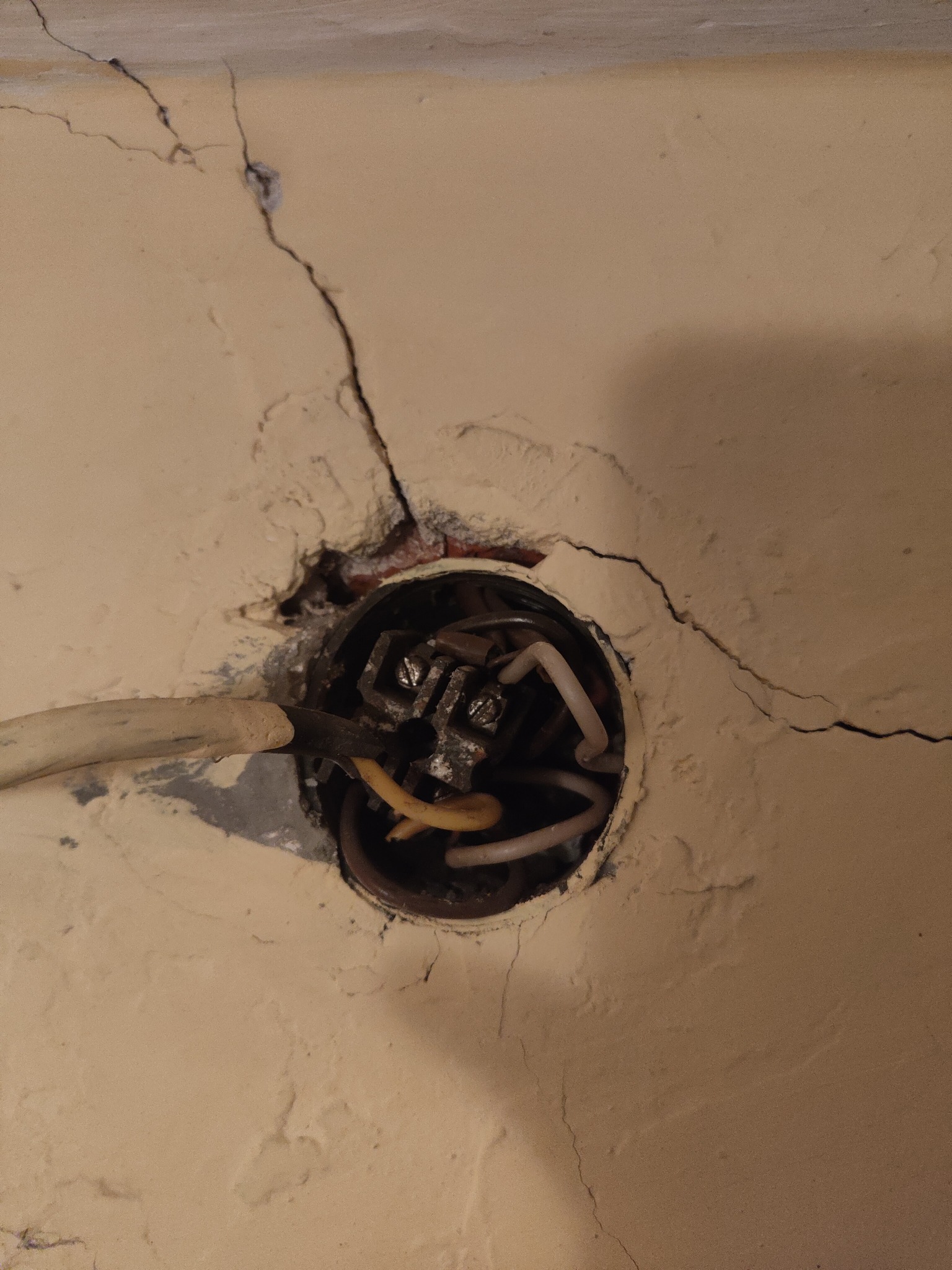 Niewinna puszka a potrafi człowiekowi problemu narobić