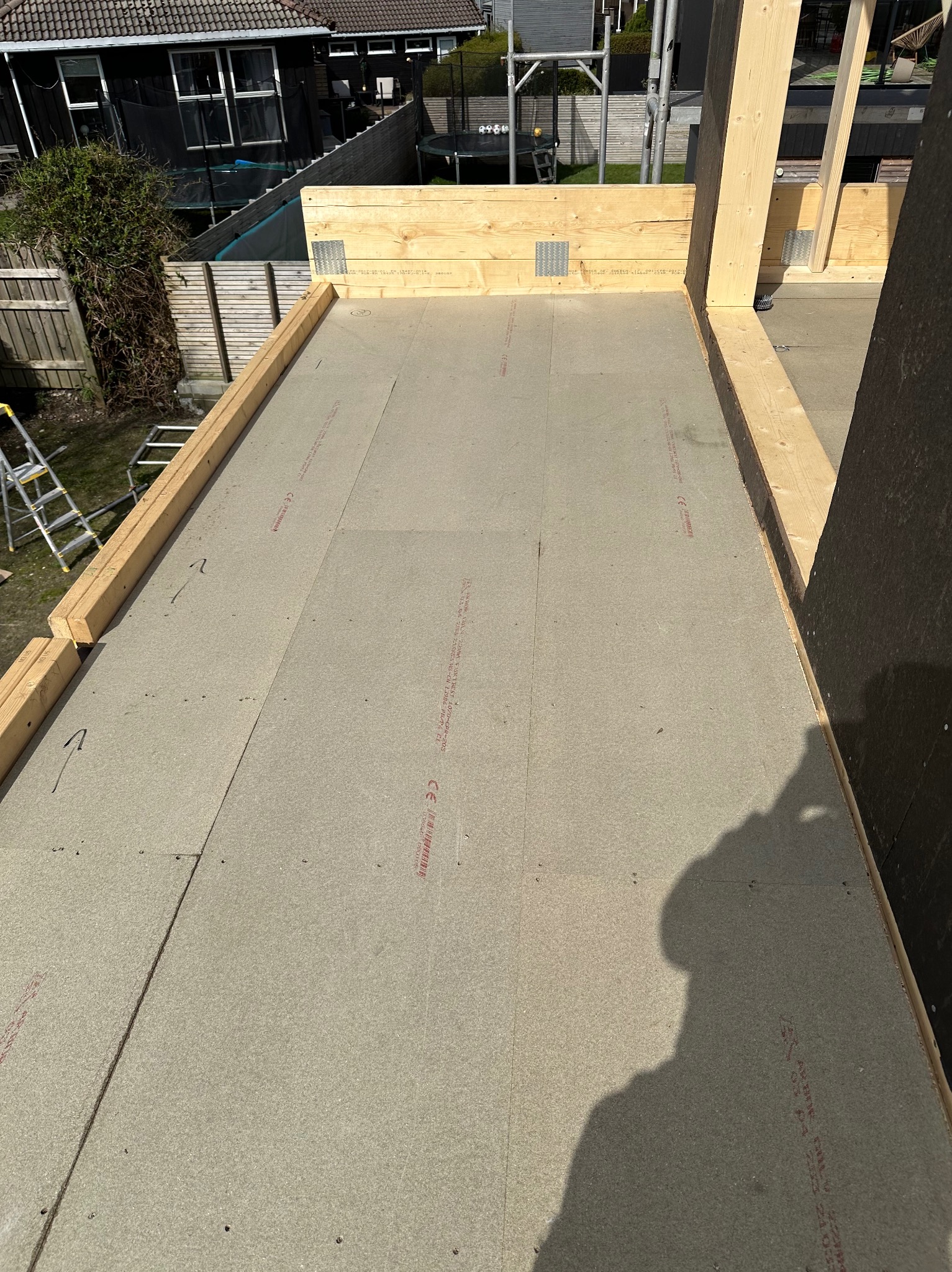 Zdj 1. Taras z odpływem uszczelniamy membraną przed wilgocią i zalaniem.