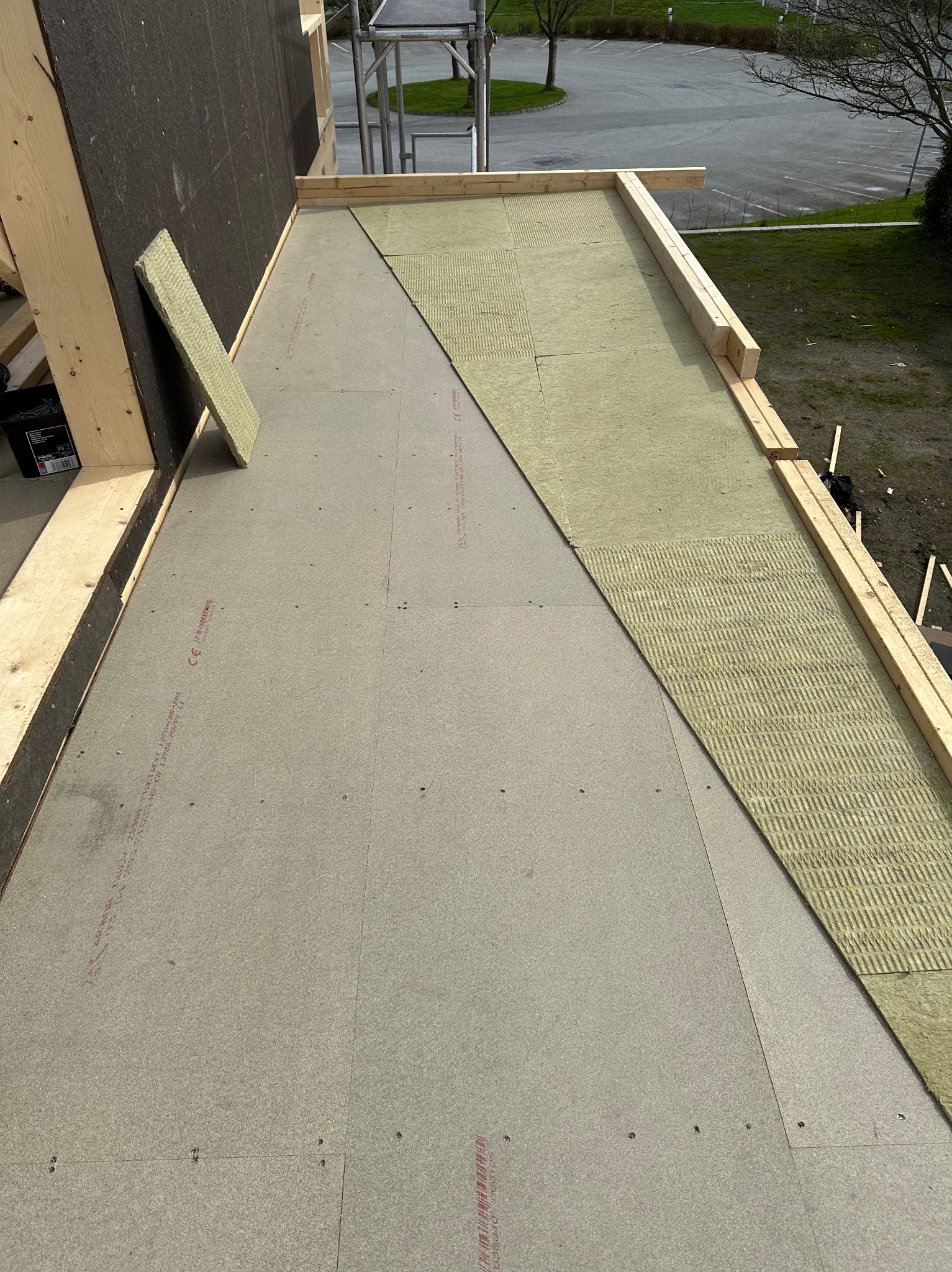 Zdj 3. Taras z odpływem uszczelniamy membraną przed wilgocią i zalaniem.