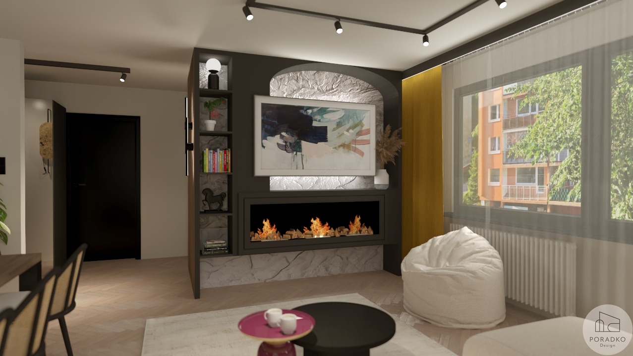 Stylowy salon z elektrycznym kominkiem, telewizorem i regałem w zabudowie. Widok na budynek przez okno z żółtą zasłoną. Wnętrze w stonowanych barwach.