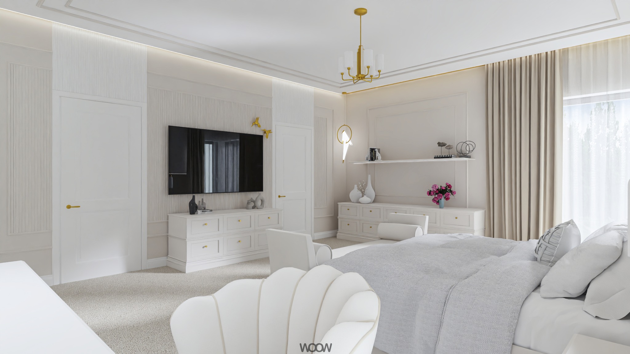 Jasna sypialnia w stylu glamour: białe meble, złote akcenty, telewizor na ścianie, dekoracyjne oświetlenie i zasłony. Widok na łóżko i fotel.