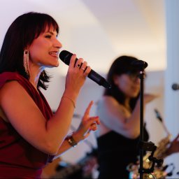 Holiday zespół muzyczny weselny obsługa wesel eventów - Daria w akcji