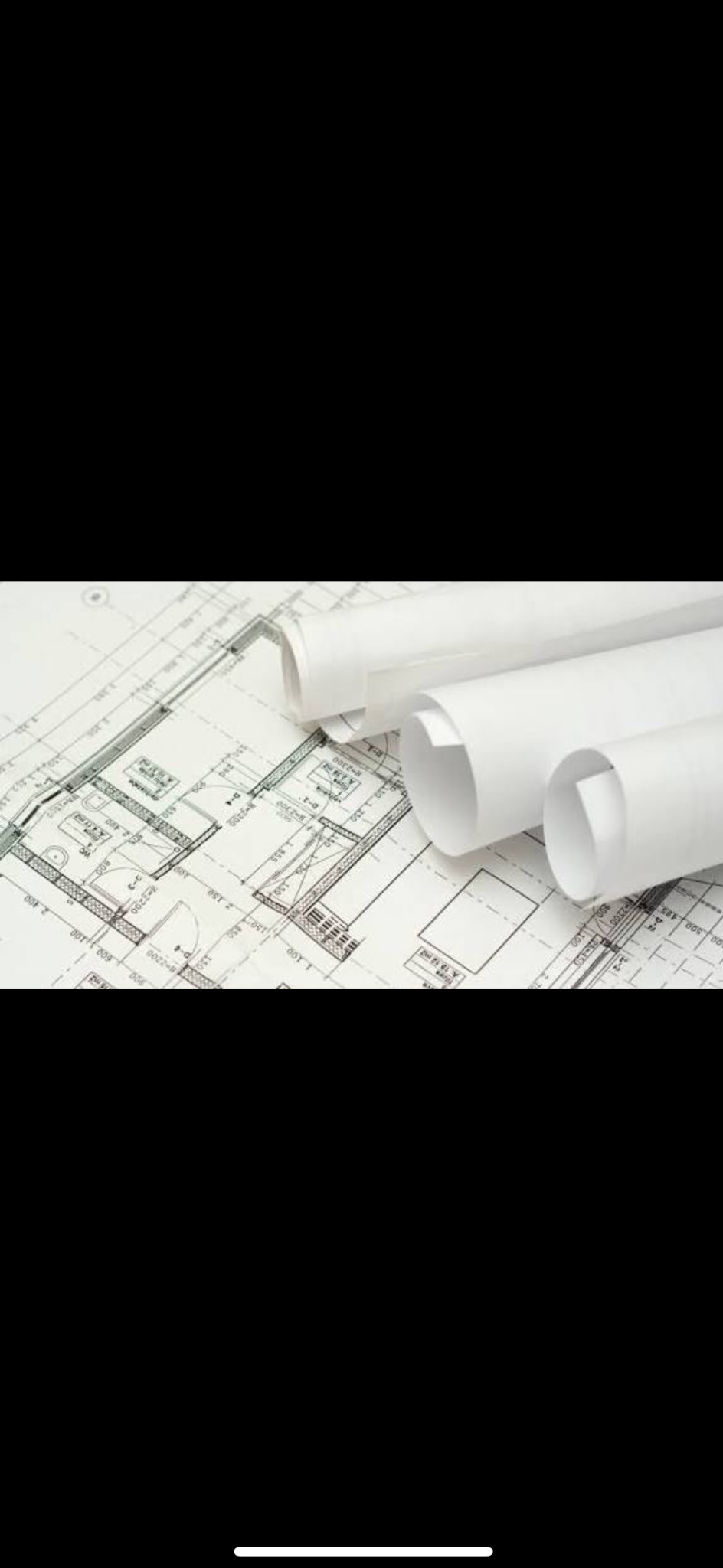 Plan architektoniczny z detalami instalacji, zwinięte białe plany na wierzchu, precyzyjne linie i oznaczenia, jasne tło, widok z góry, profesjonalny wygląd.