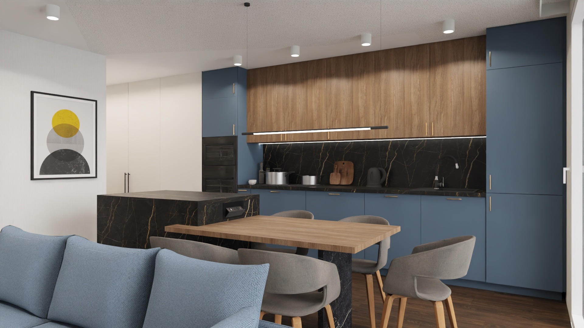 Nowoczesna kuchnia z niebieskimi szafkami, drewnianymi frontami i blatem z czarnego marmuru. W tle salon z szarą sofą. Całość oświetlona punktowymi lampami.