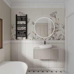 MadLine Studio - Elegancka łazienka w odcieniach beżu i bieli z motywem kwiatowym na płytkach, okrągłym lustrem z podświetleniem i grzejnikiem drabinkowym. Umywalka nablatowa.