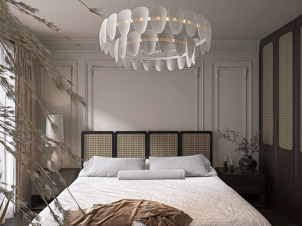 Elegancka sypialnia z łóżkiem z rattanowym zagłówkiem, ozdobiona dużą lampą i dekoracyjnymi listwami ściennymi. W tle widoczna szafa z rattanowymi wstawkami.