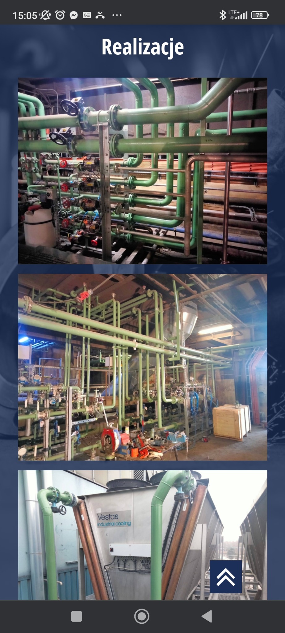 Kompleksowa instalacja przemysłowa z rurami i zaworami, widok na różnorodne systemy rurociągów w hali przemysłowej, prezentacja realizacji montażu.