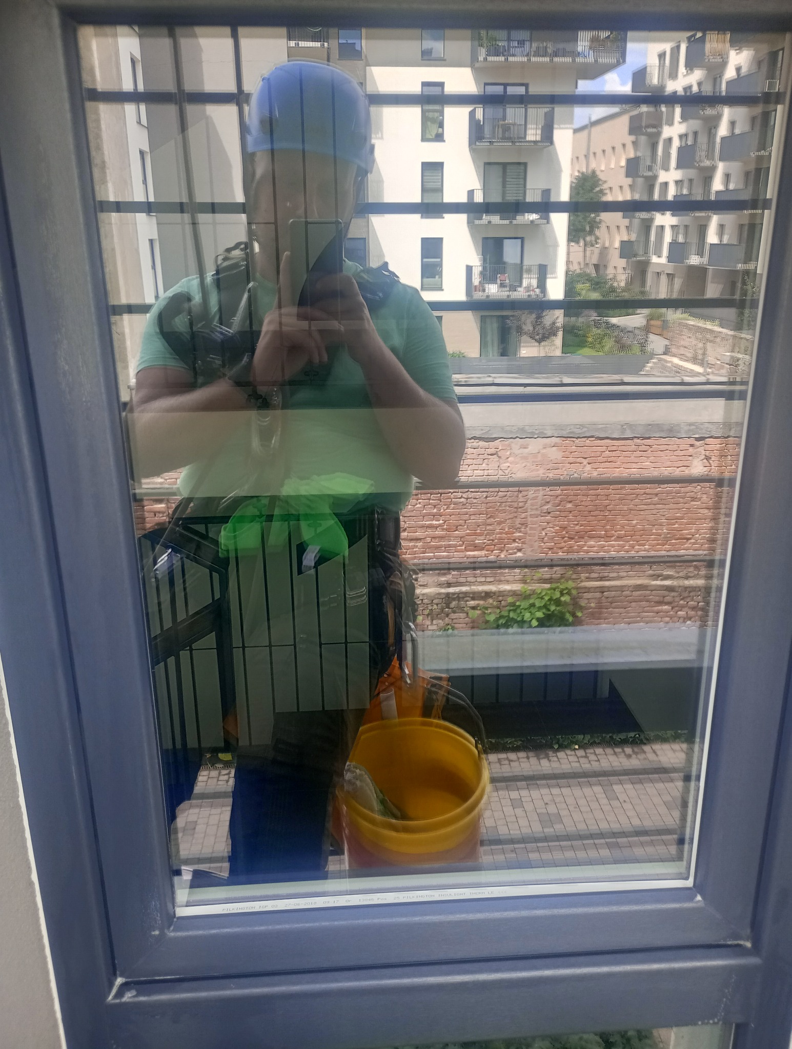 alpinistyczne mycie okien dla wspólnoty mieszkaniowej