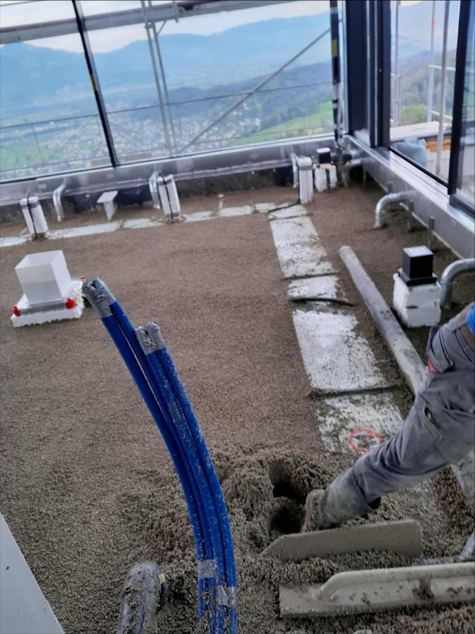 Izolacja granulatem styropianowym