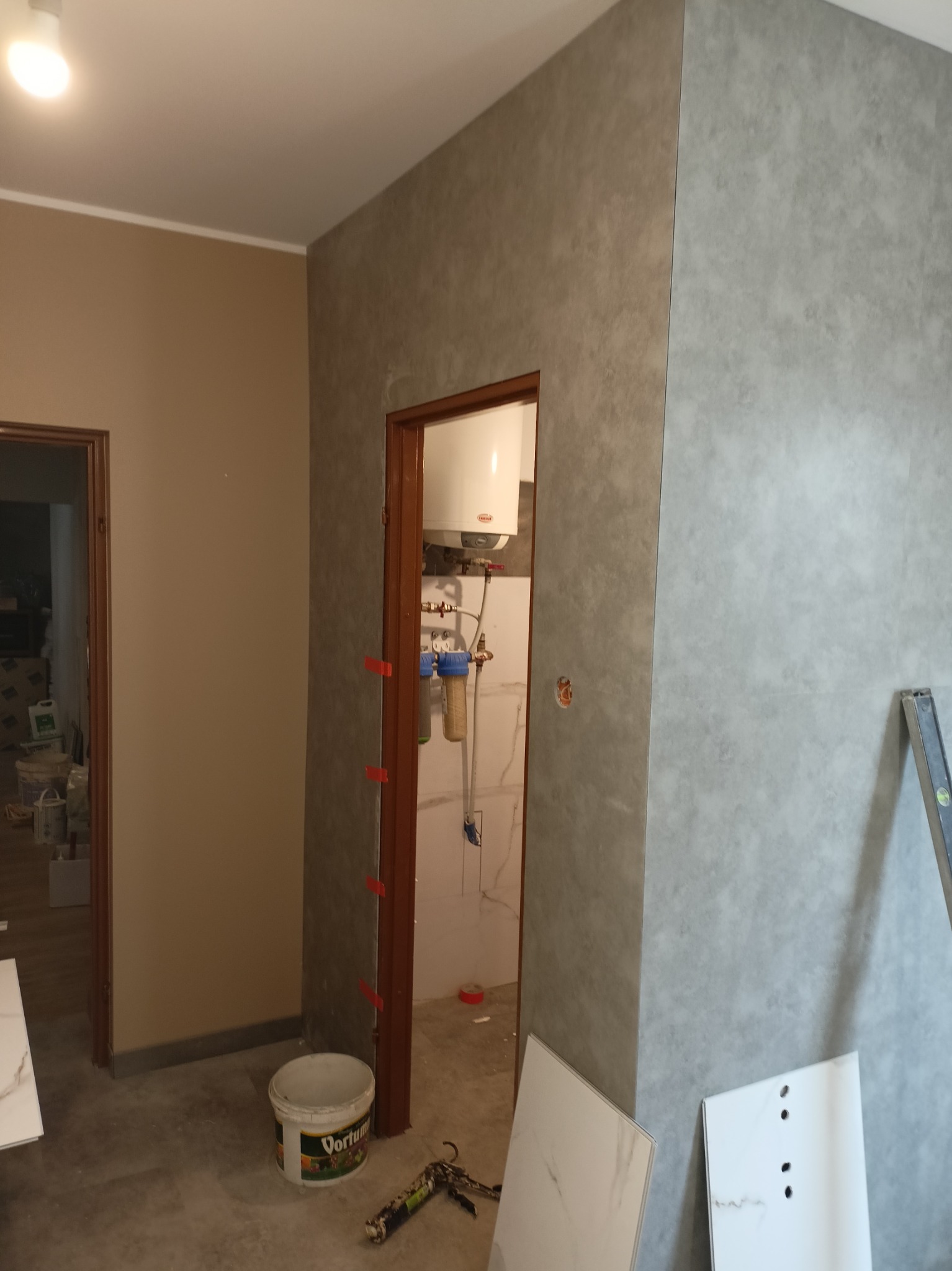 Montaż paneli ściennych 1200x600 pomieszczenie socjalne