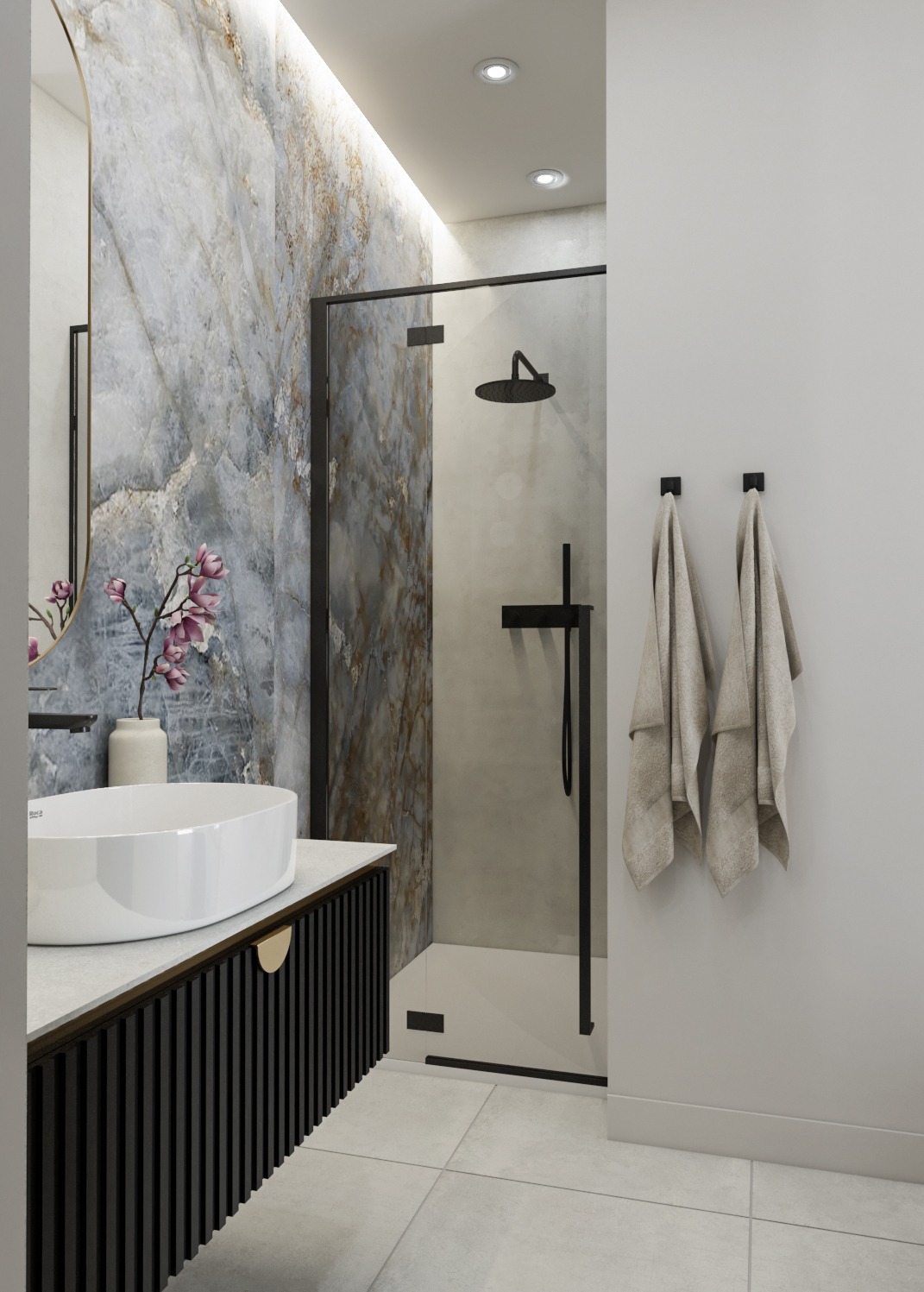Elegancka łazienka z marmurową ścianą, owalną umywalką na czarnej szafce i kabiną prysznicową z czarną ramą. Dwa ręczniki wiszą na białej ścianie.