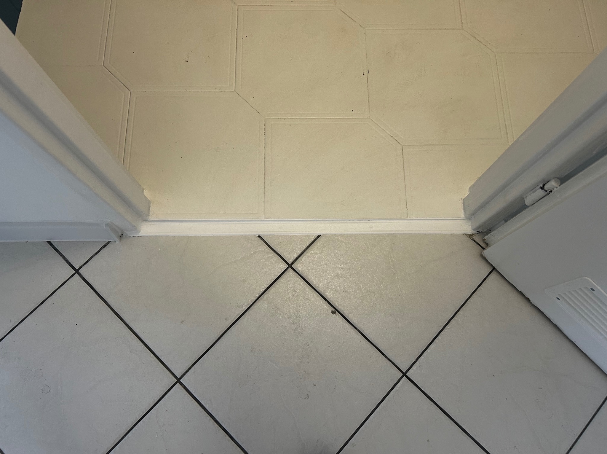 Montaż i wymiana listew progowych