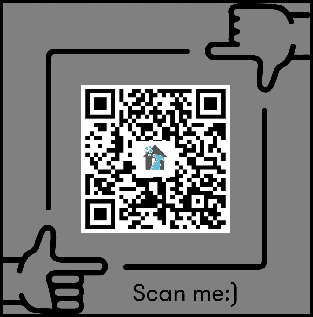 Szary QR kod z ikoną domu i kroplami w centrum, otoczony liniami i rysunkami dłoni wskazujących na kod. Napis 'Scan me :)' na dole.