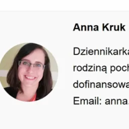 Portret uśmiechniętej kobiety w okularach, obok dane kontaktowe dziennikarki i redaktorki Anny Kruk, z adresem email. Jasne tło.