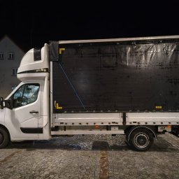 Auto posiada windę załadowczą! 

Wymiary zabudowy: 

- Wysokość 2.40 m 
- Szerokość 2.24 m
- Długość    4.20 m 

Ładowność do 840 kg. 

Zapraszamy do kontaktu. 
GRUPA IwaTom