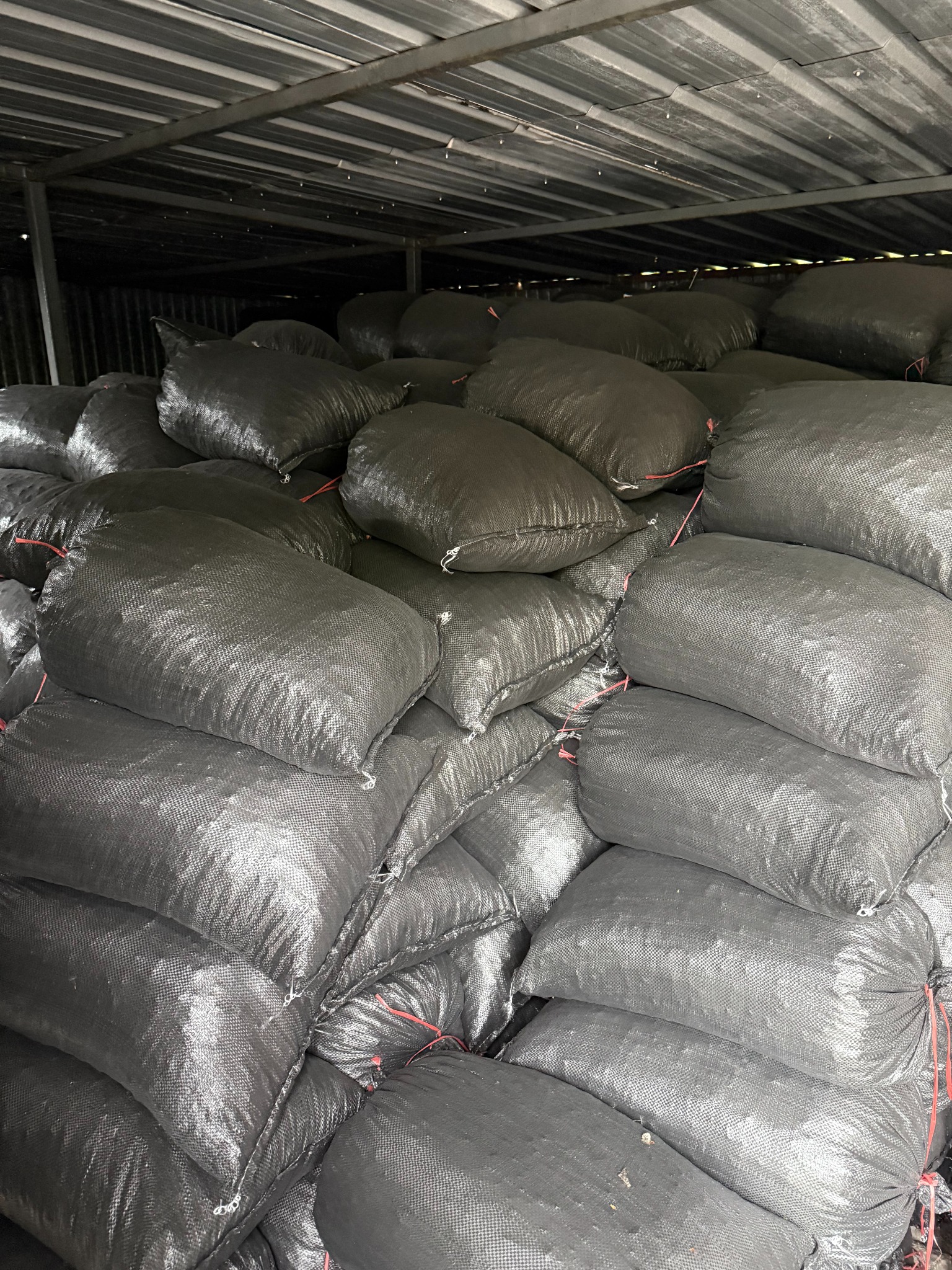 Tak wygląda nasz konfekcjonowany towar, który znajduję się pod dachem.