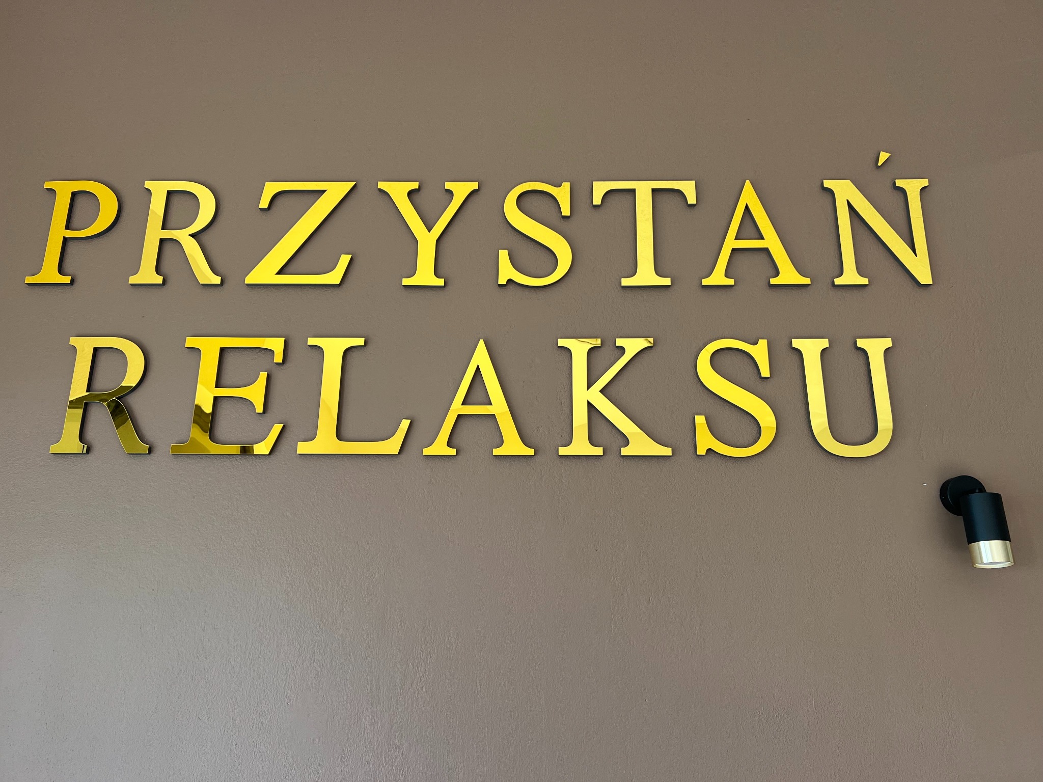 W ofercie masaż: Klasyczny, Relaksacyjny, Antycellulitowy, Bańką chińską, Miodem, Kosmetyczny, Tkanek głębokich