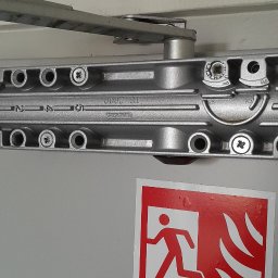 NARON SPÓŁKA Z OGRANICZONĄ ODPOWIEDZIALNOŚCIĄ - Naprawa samozamykacza drzwi wejściowych