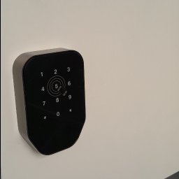 Montaż zamków zdalnie szyfrowanych w biurze