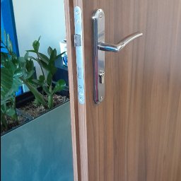 Wymiana zamka w drzwiach