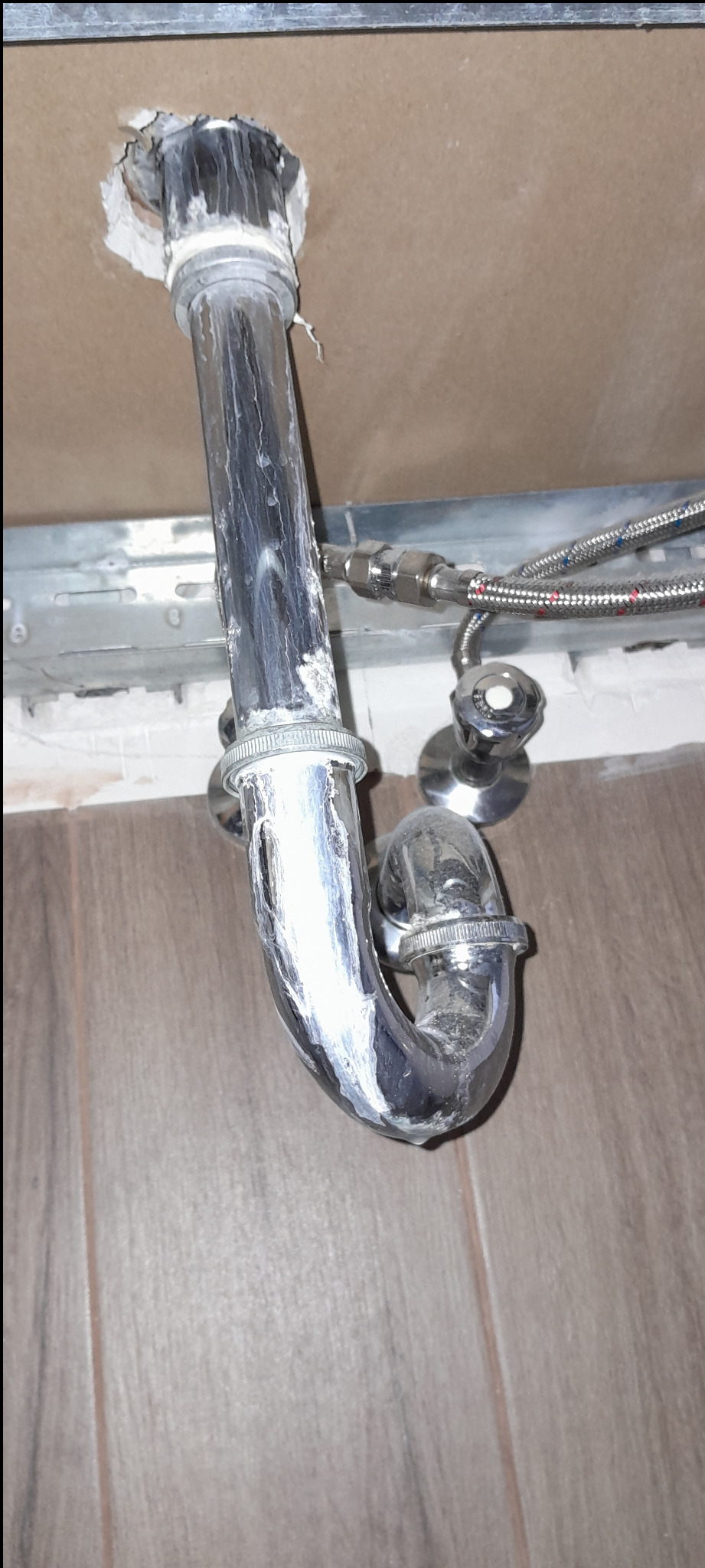 Wymiana odpływu umywalki