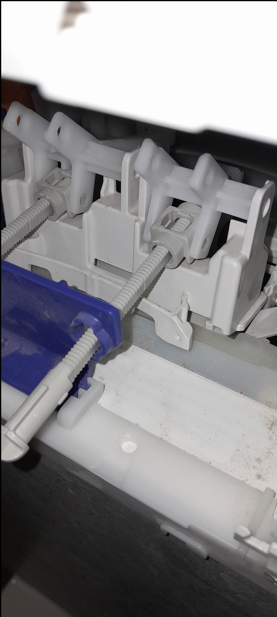 Regulacja spłuczki podtynkowej WC